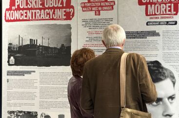 Uczestnicy wernisażu wystawy Trauma Pokoleń.