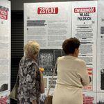 Uczestnicy wernisażu wystawy Trauma Pokoleń.